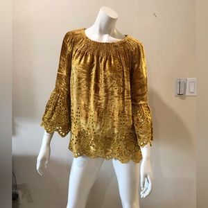 John MARK VELVET FLARED SLEEVES EYELET TOP/blouse/merry gold/size Large/NWT